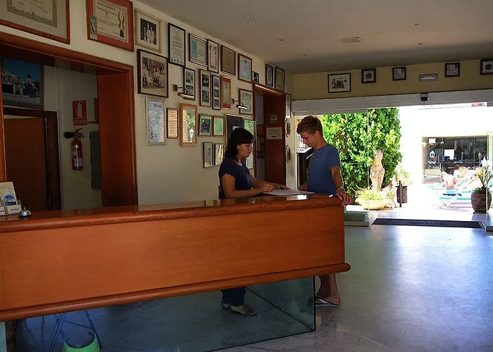 Capri מלון סיטגס