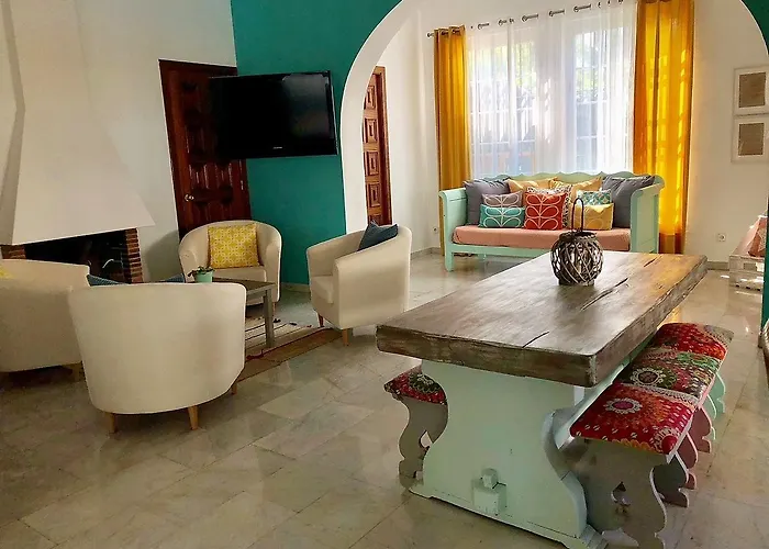 מלון Capri סיטגס