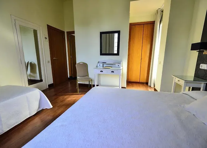 מלון Capri סיטגס