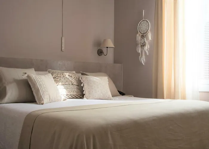 Capri מלון סיטגס